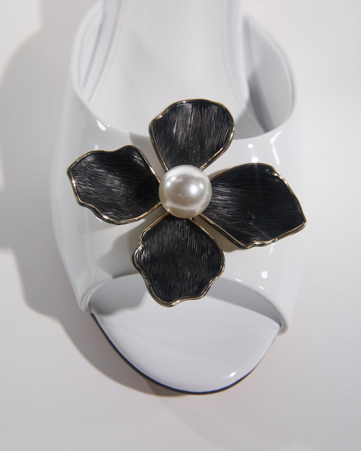 Bonnie Pearl Flower Slippers In White