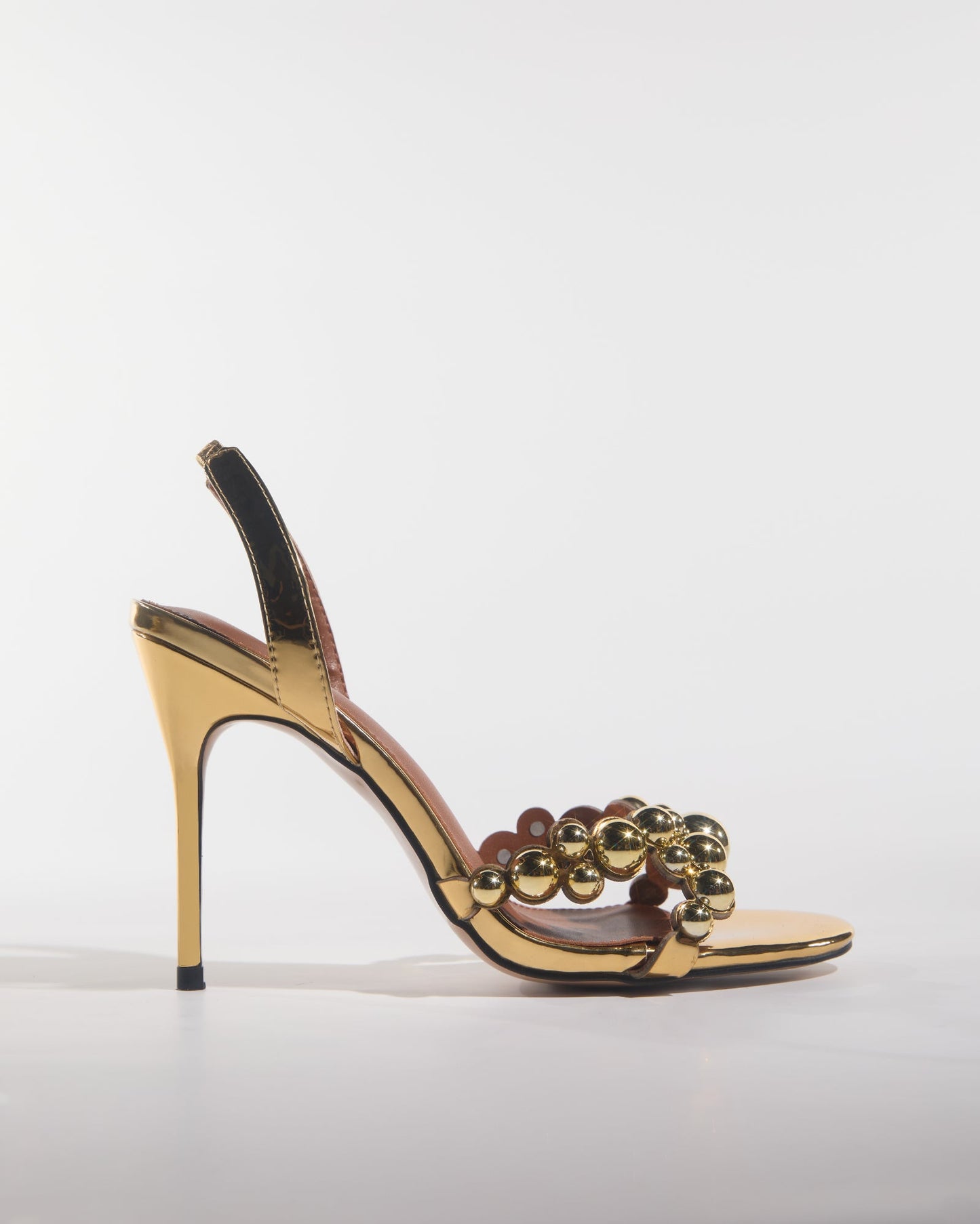Cameo Beads Sandals In Gold