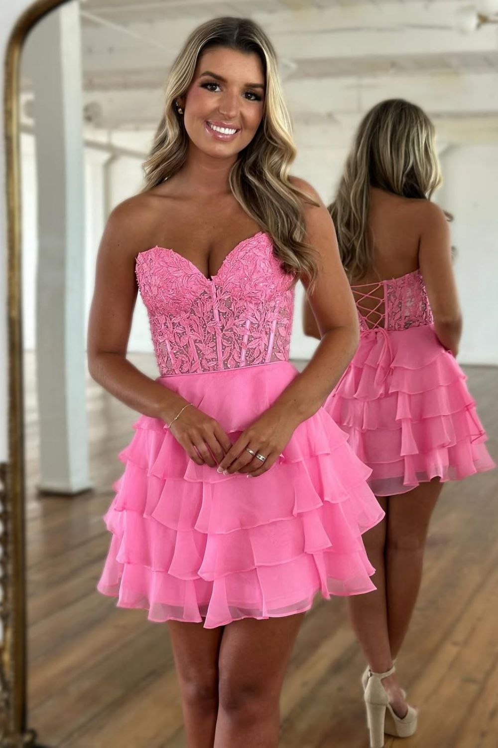 Charming A-Line Sweetheart Lace Top Short Tiered Chiffon Homecoming Dress