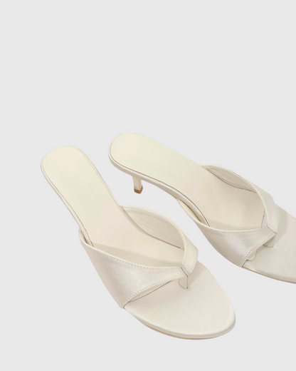 Darius Thong Toe Slippers In White