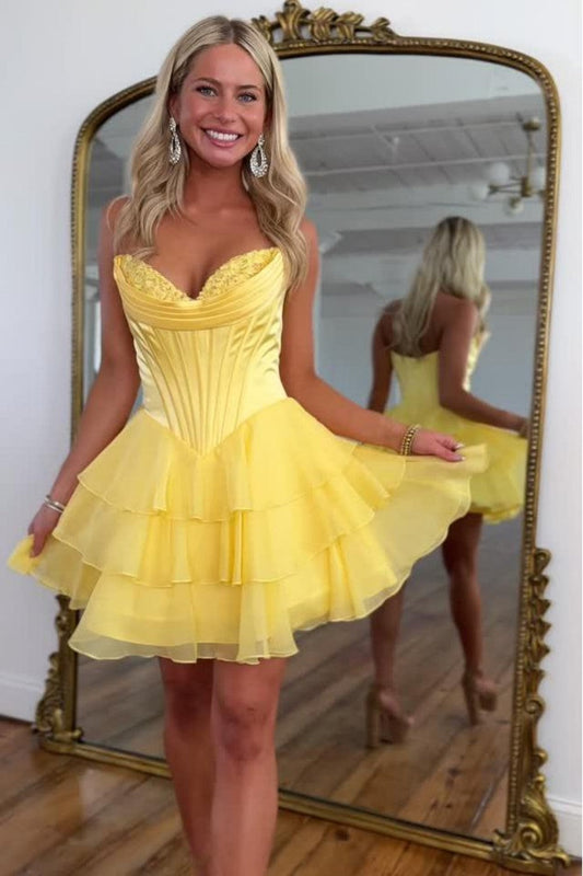 Elegant A-Line Sweetheart Short Tiered Chiffon Skirt Homecoming Dress