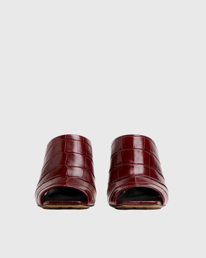 Fiamma Crocodile Texture Metal Knot Slippers In Wine