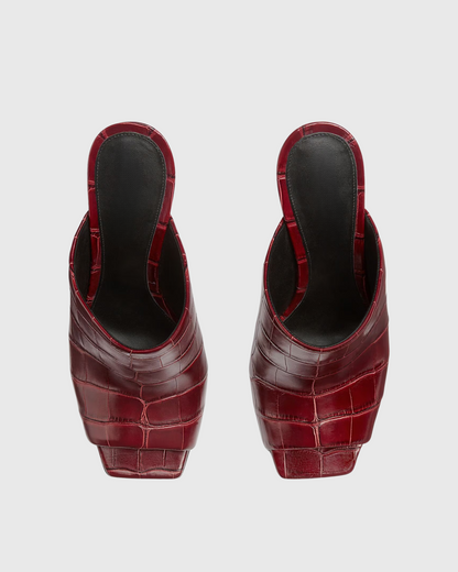 Fiamma Crocodile Texture Metal Knot Slippers In Wine