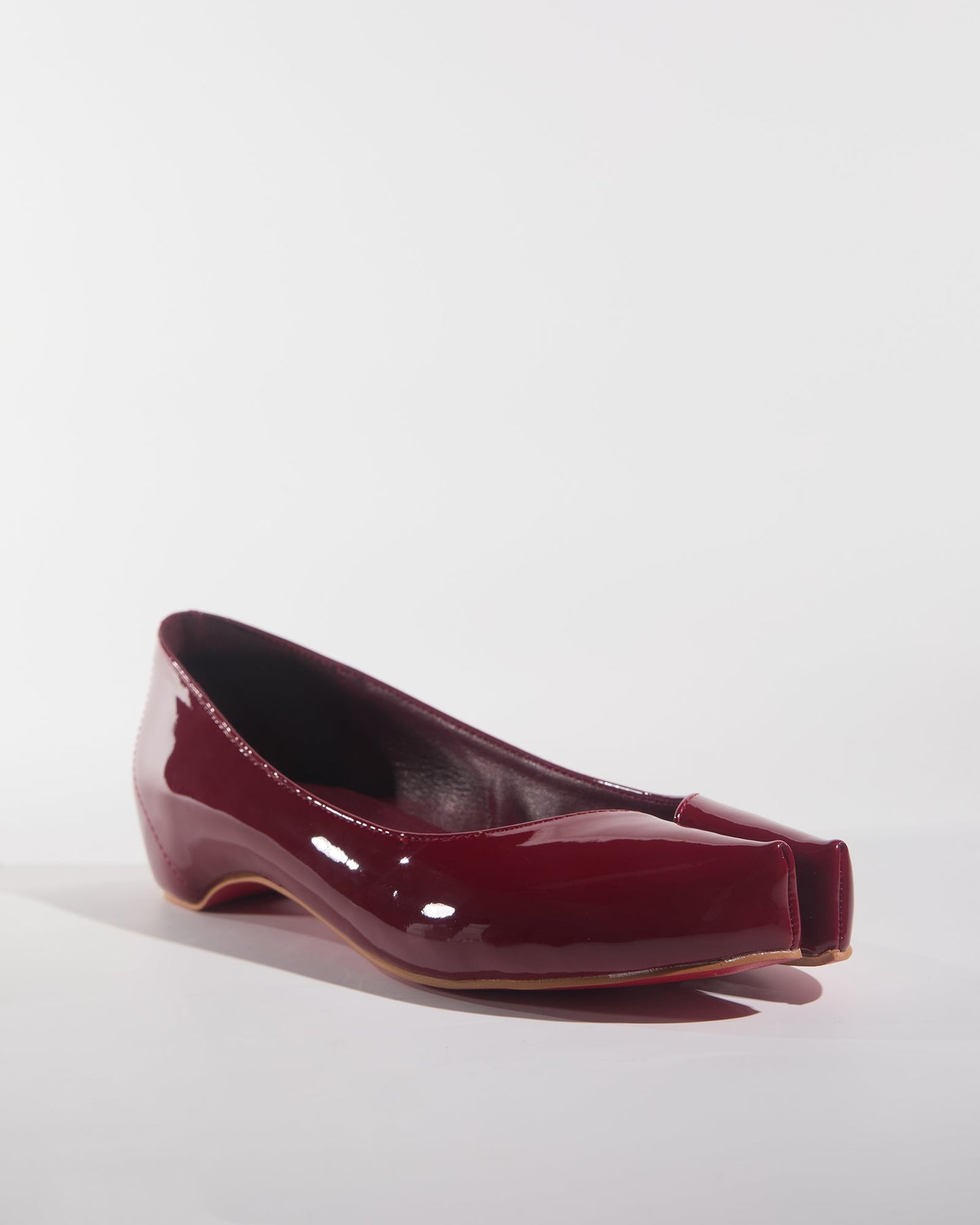 Fiore Patent Leather Tabi Pumps In Wine