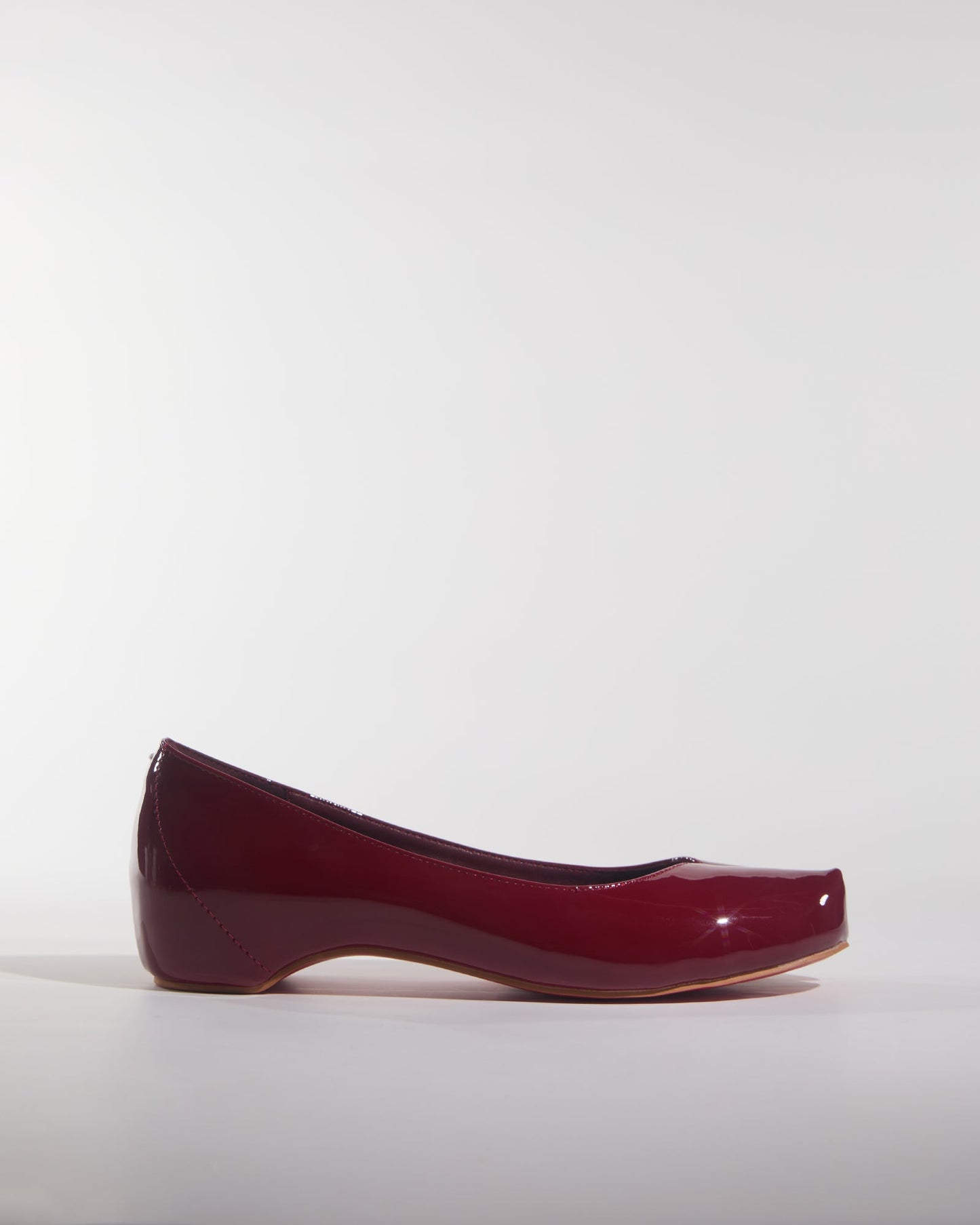 Fiore Patent Leather Tabi Pumps In Wine