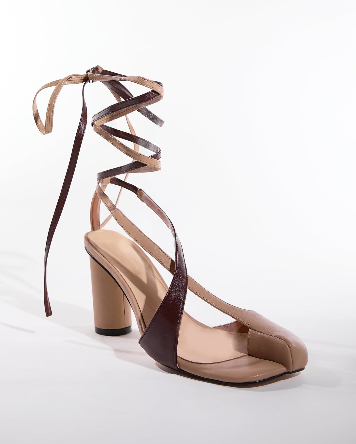 Fiore Split Toe Lace Up Sandals In Brown