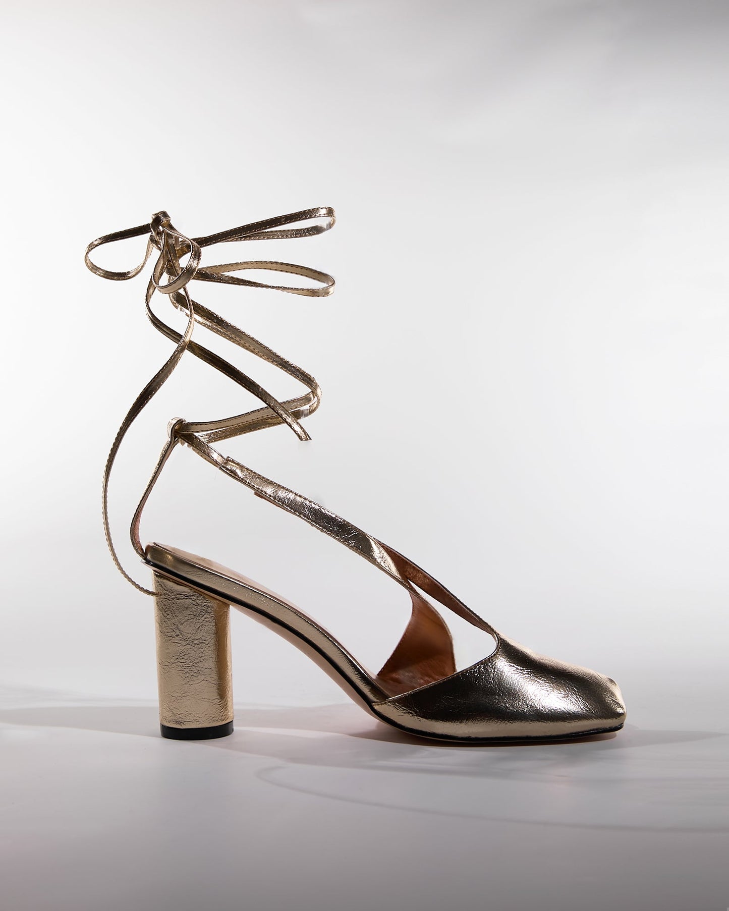 Fiore Split Toe Lace Up Sandals In Gold