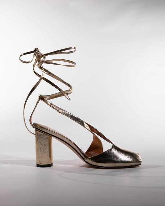 Fiore Split Toe Lace Up Sandals In Gold