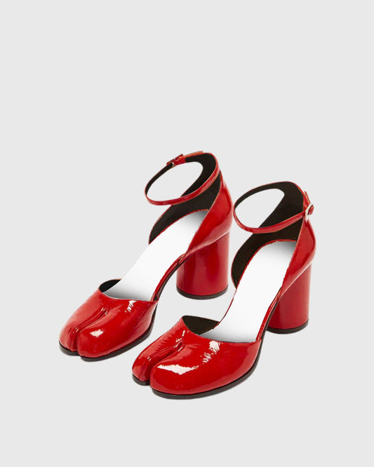 Fiore Strap Tabi Pumps In Red