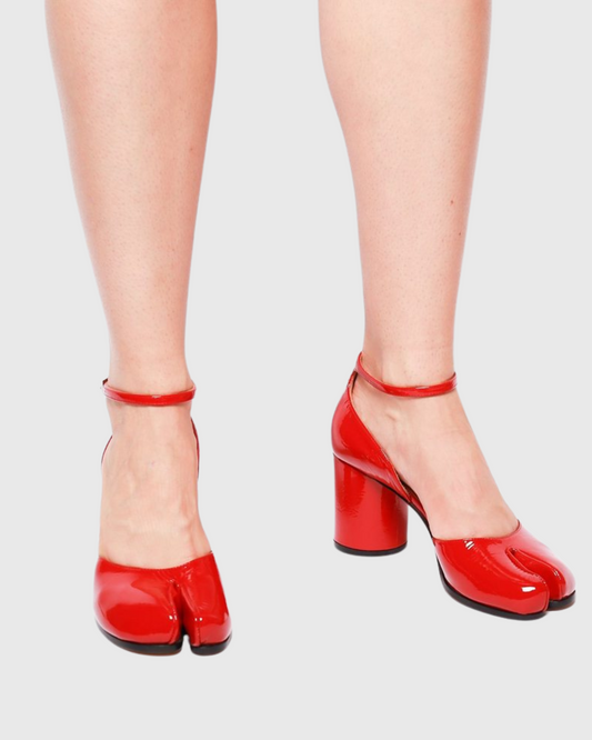Fiore Strap Tabi Pumps In Red