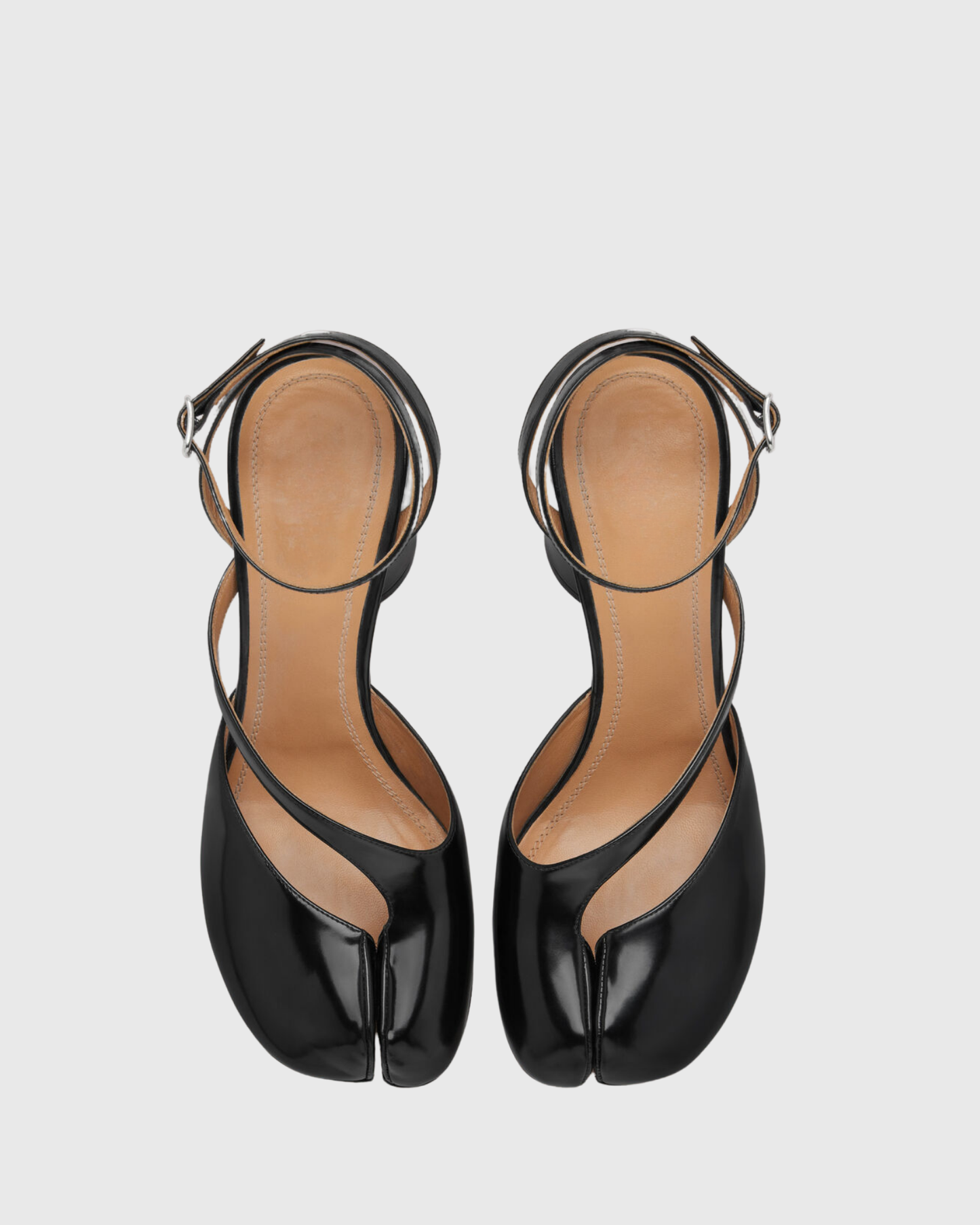 Fiore Tabi Strap Pumps In Black
