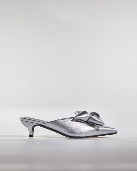 Flo Flower Leather Mules In Silver