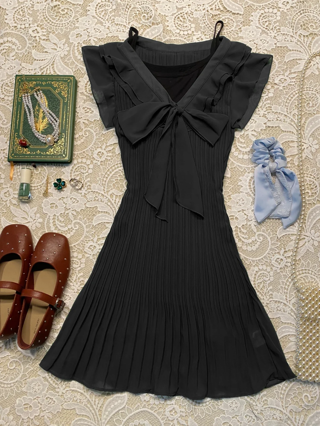 Chic A Line V Neck Black Satin Chiffon Pleated Bow Short Homecoming Dress,Summer 17th Birthday Dress GG4072