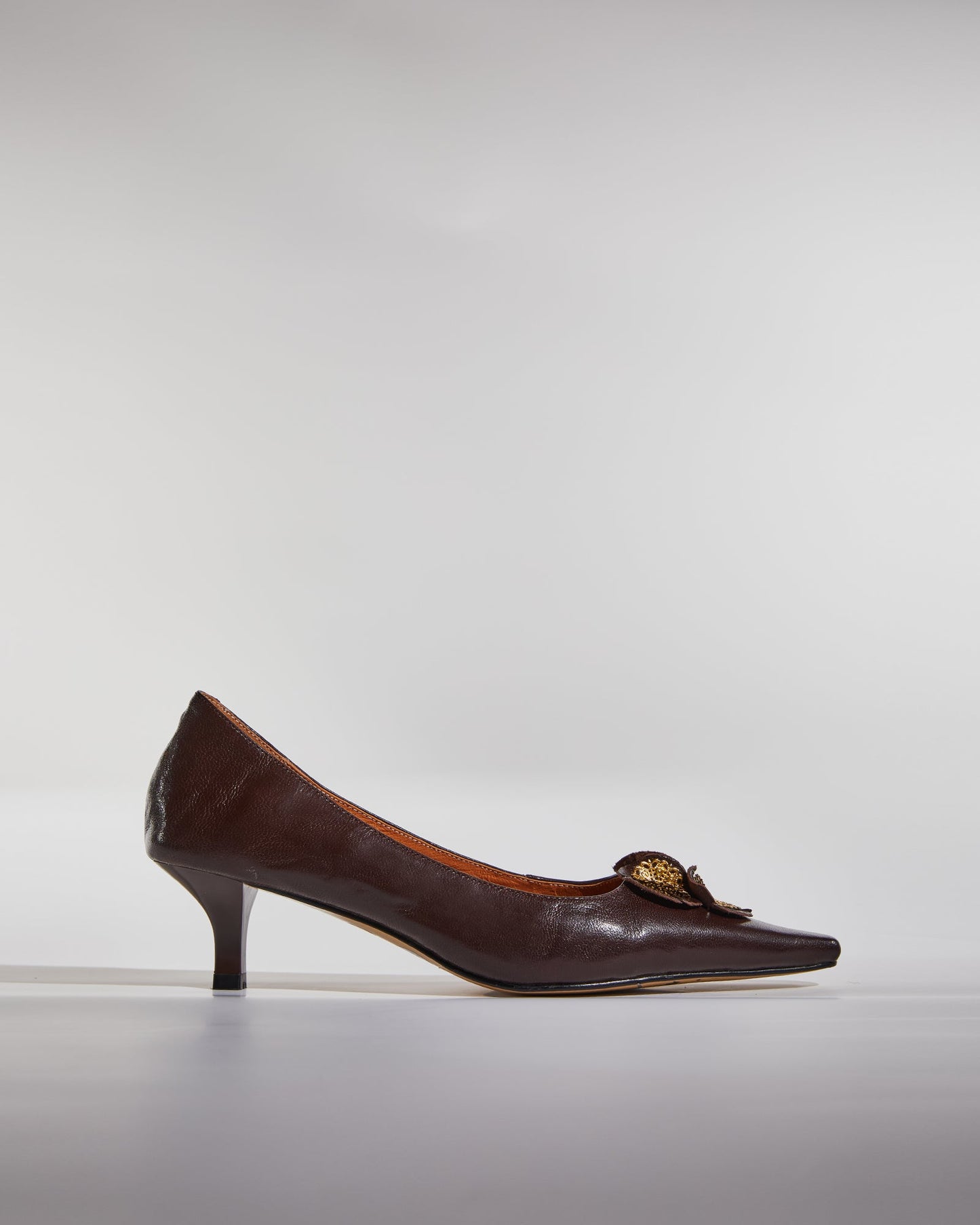 Liz Vintage Flower Kitten Heels In Brown