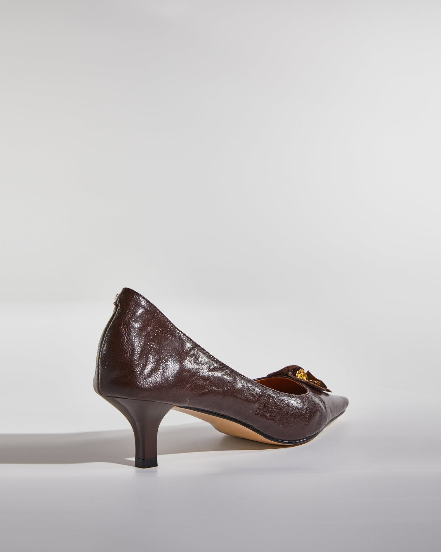 Liz Vintage Flower Kitten Heels In Brown