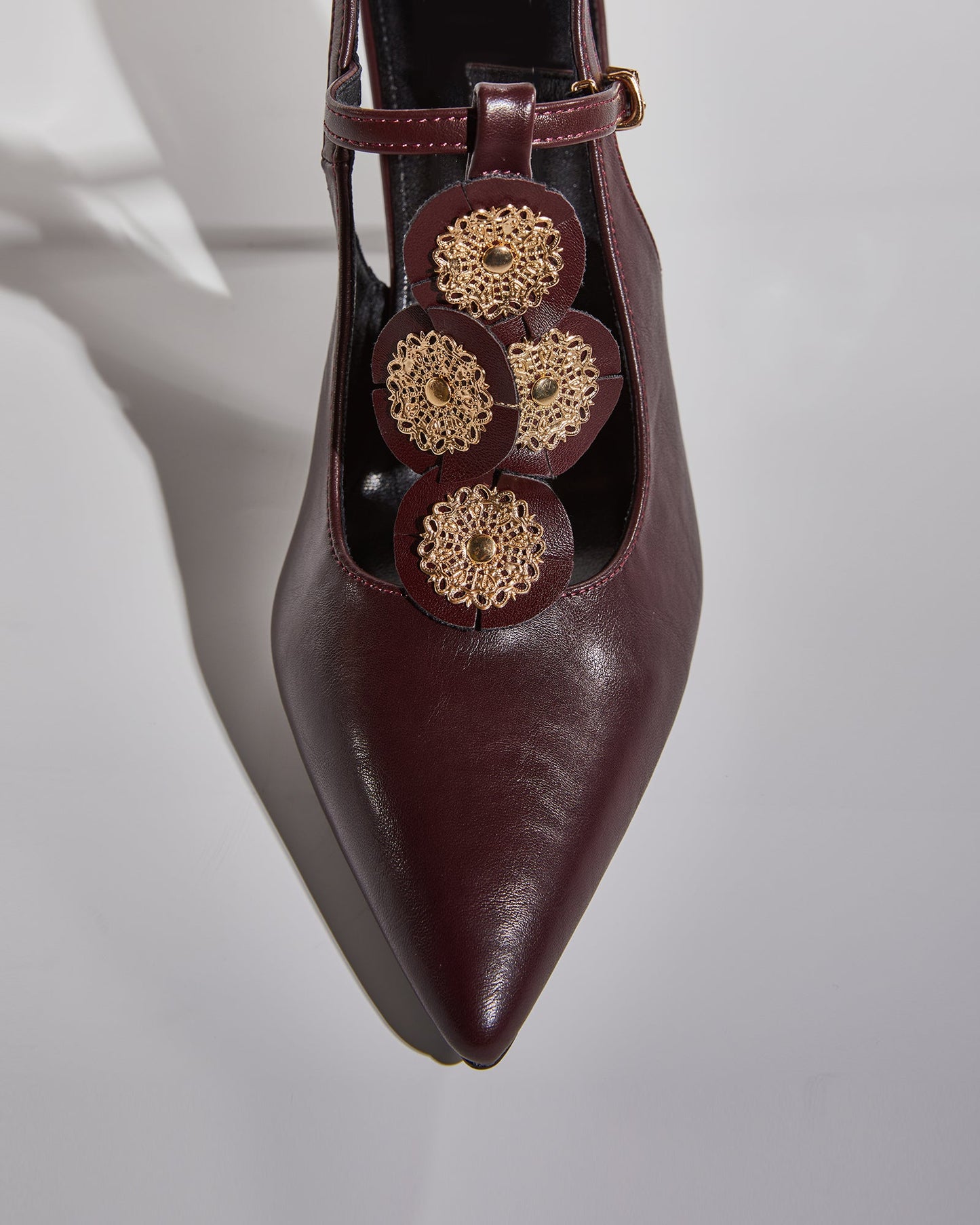 Liz Vintage Flower Slingback Pumps In Wine