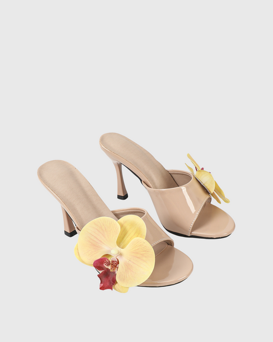 Oria Flower Slippers In Natural