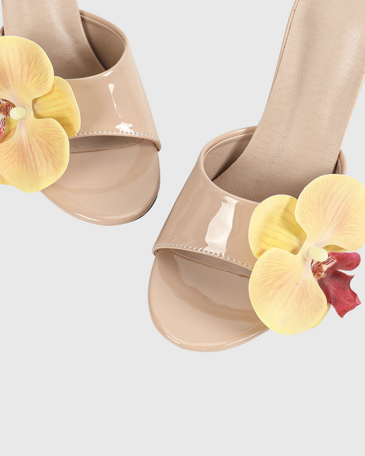 Oria Flower Slippers In Natural