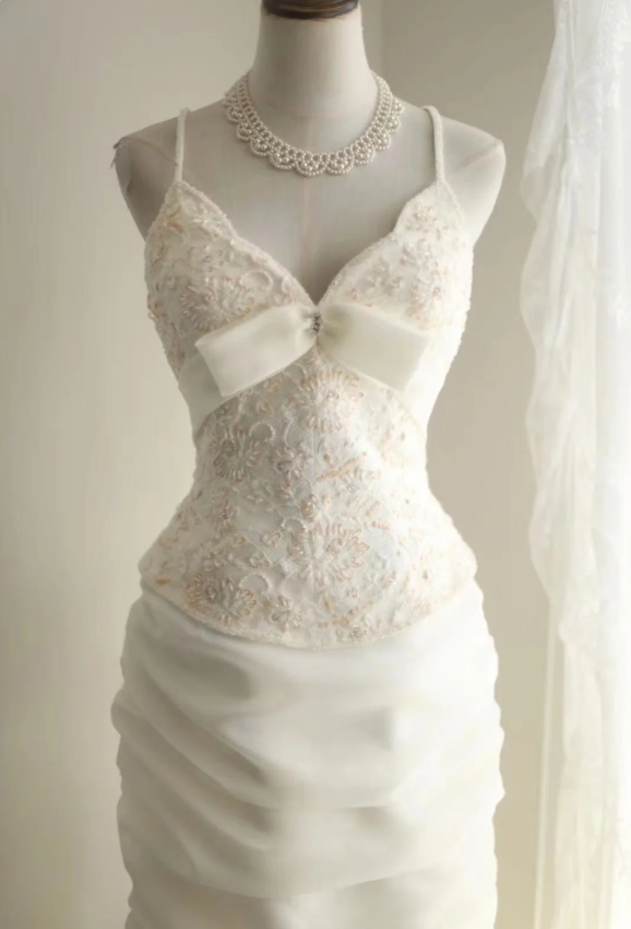 Elegant White Flower Bud Fishtail Hand-beaded Pleated Tulle Wedding Dress P2833