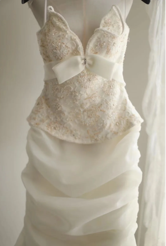 Elegant White Flower Bud Fishtail Hand-beaded Pleated Tulle Wedding Dress P2833