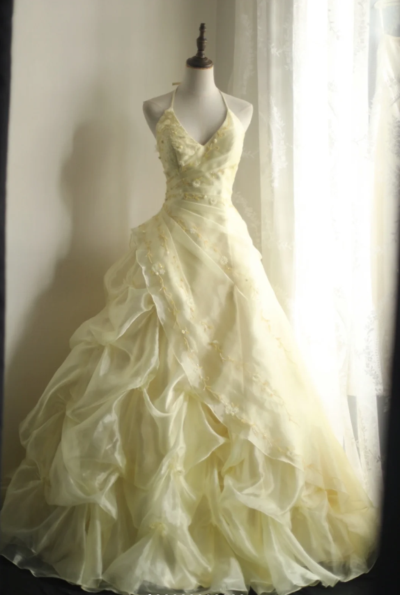 Soft light yellow floral beaded halter neck layered pleated puffy wedding dress P2855