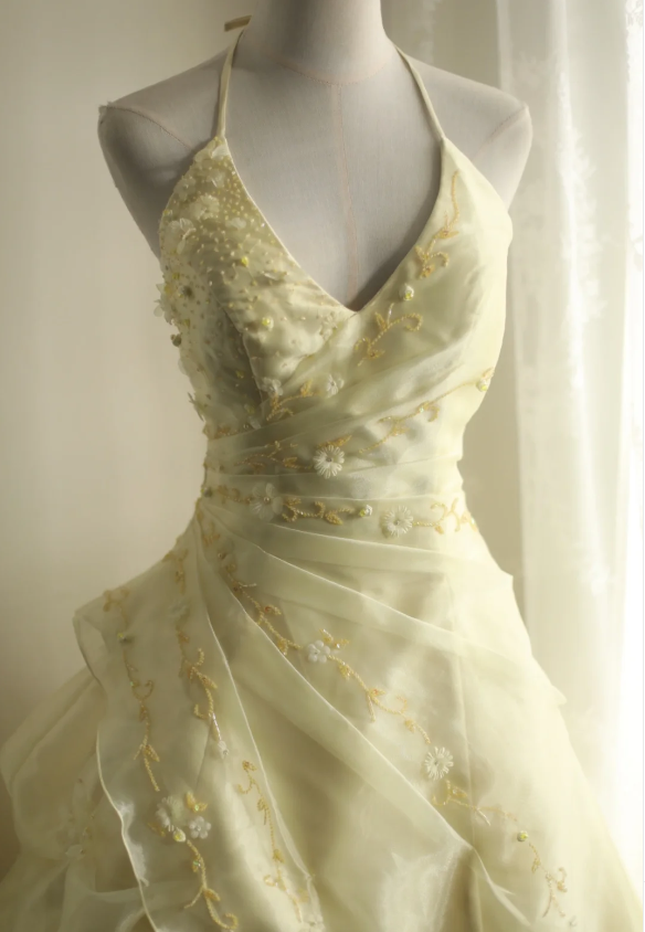 Soft light yellow floral beaded halter neck layered pleated puffy wedding dress P2855