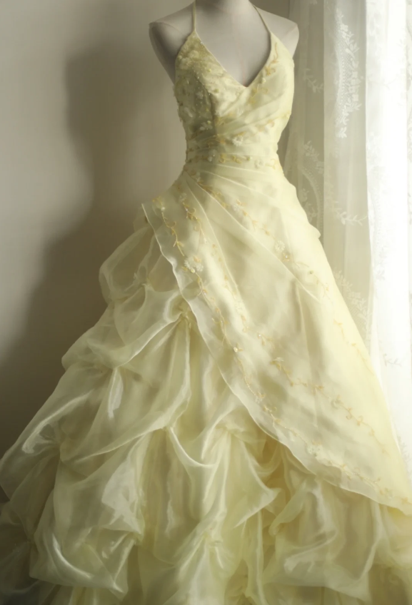 Soft light yellow floral beaded halter neck layered pleated puffy wedding dress P2855