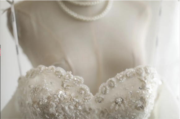 Princess one-shoulder palace irregular pleated lace hemming handmade flower pieces beaded floor-length wedding dress P2801