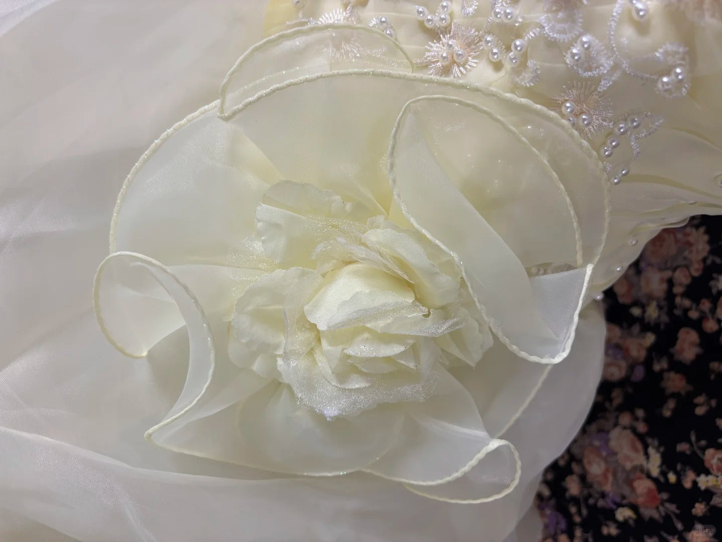 Gentle light yellow one-shoulder floral pleated tulle fluffy floor-length wedding dress P2970