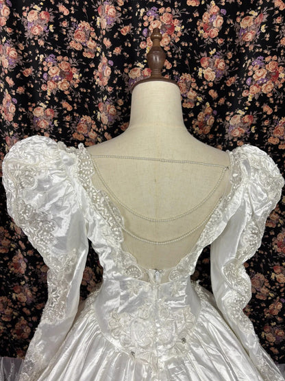 Vintage Leg of Mutton Sleeve V-Neck Pleated Ruffled Satin Floor-Length Wedding Dress P2992