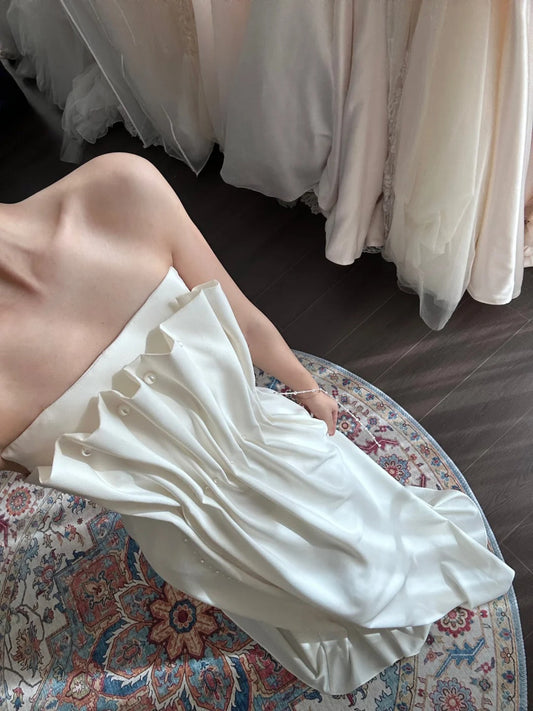 Elegant Bud Piano Key Pleated Pearl Satin Train Wedding Dress P3089