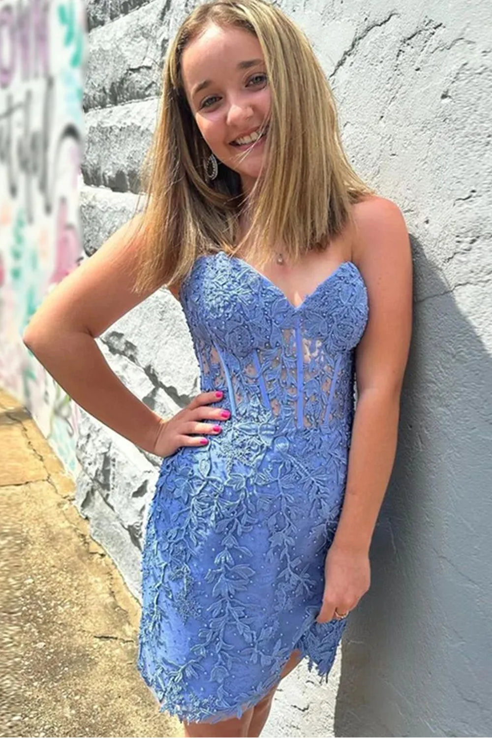 Chic Tulle Sweetheart Homecoming Dress with Appliques and Lace-Up Back