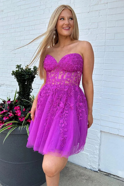 Lovely A-Line Tulle Homecoming Dress with Sweetheart Neck and Appliques
