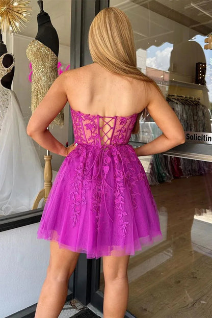 Lovely A-Line Tulle Homecoming Dress with Sweetheart Neck and Appliques