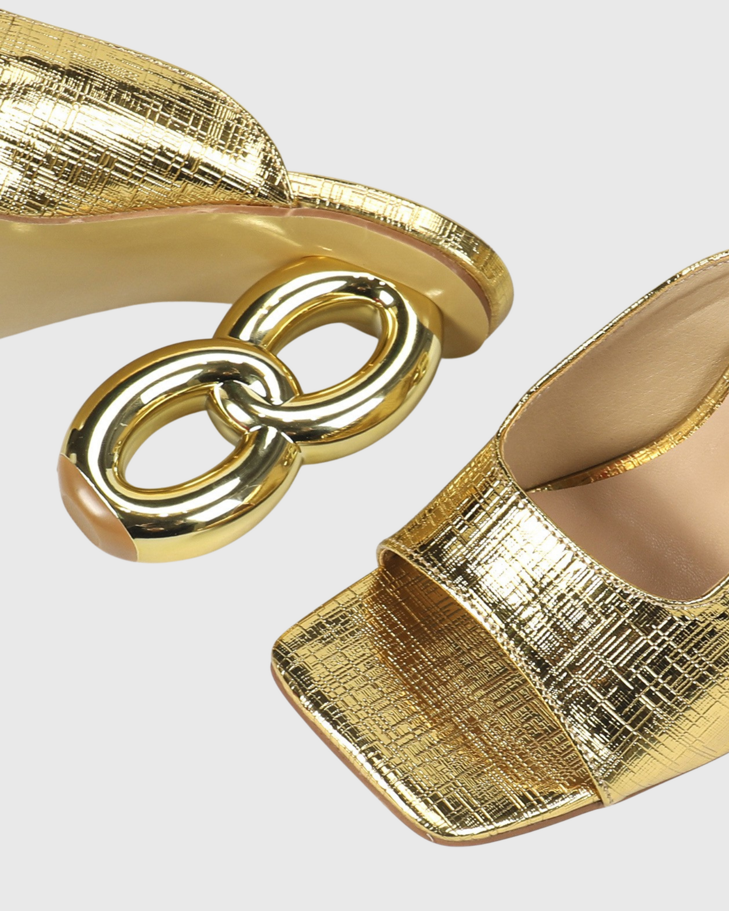 Paula Texture Chain Heels In Gold