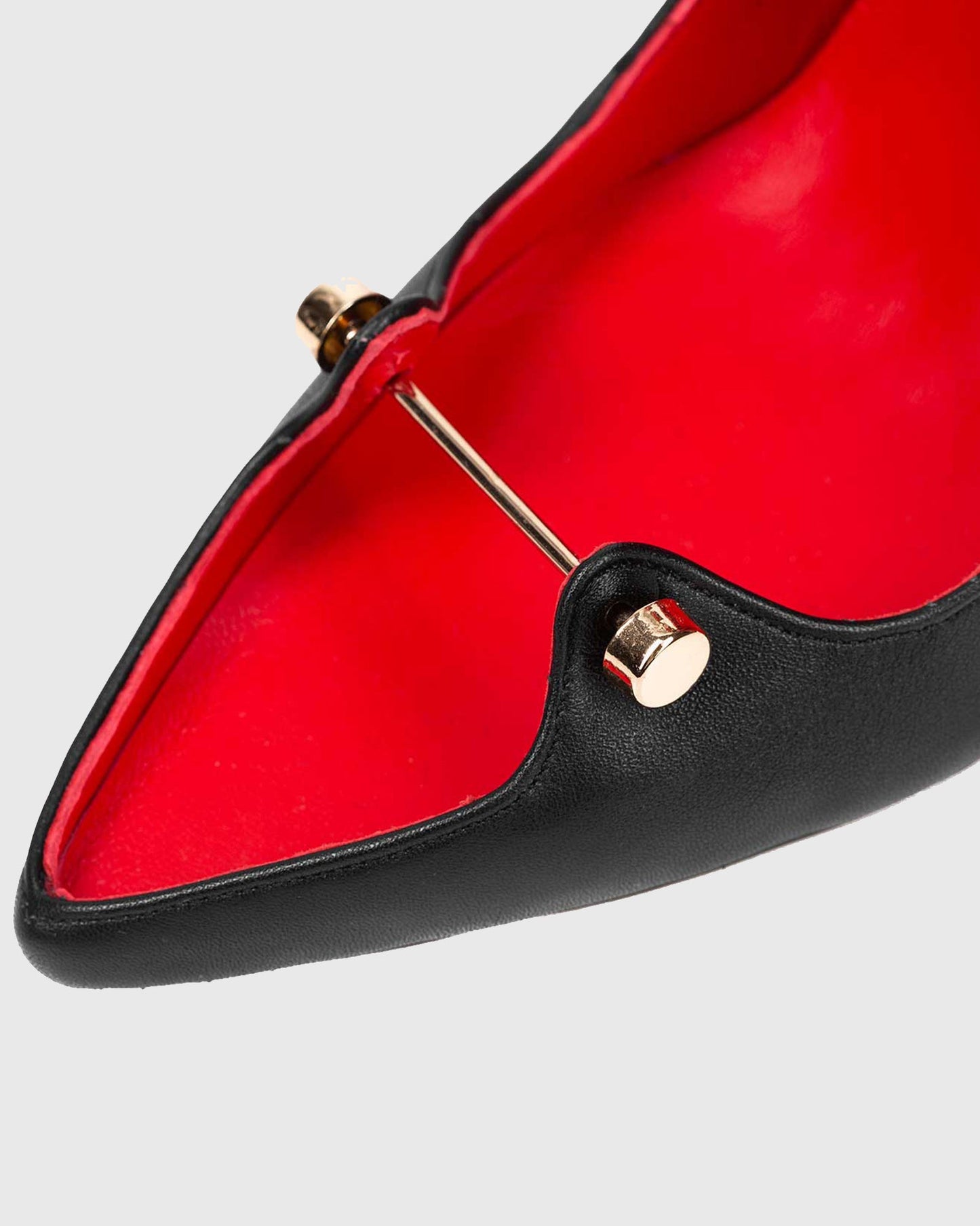 Sang Cutout Nail Cross Strap Pumps In Black