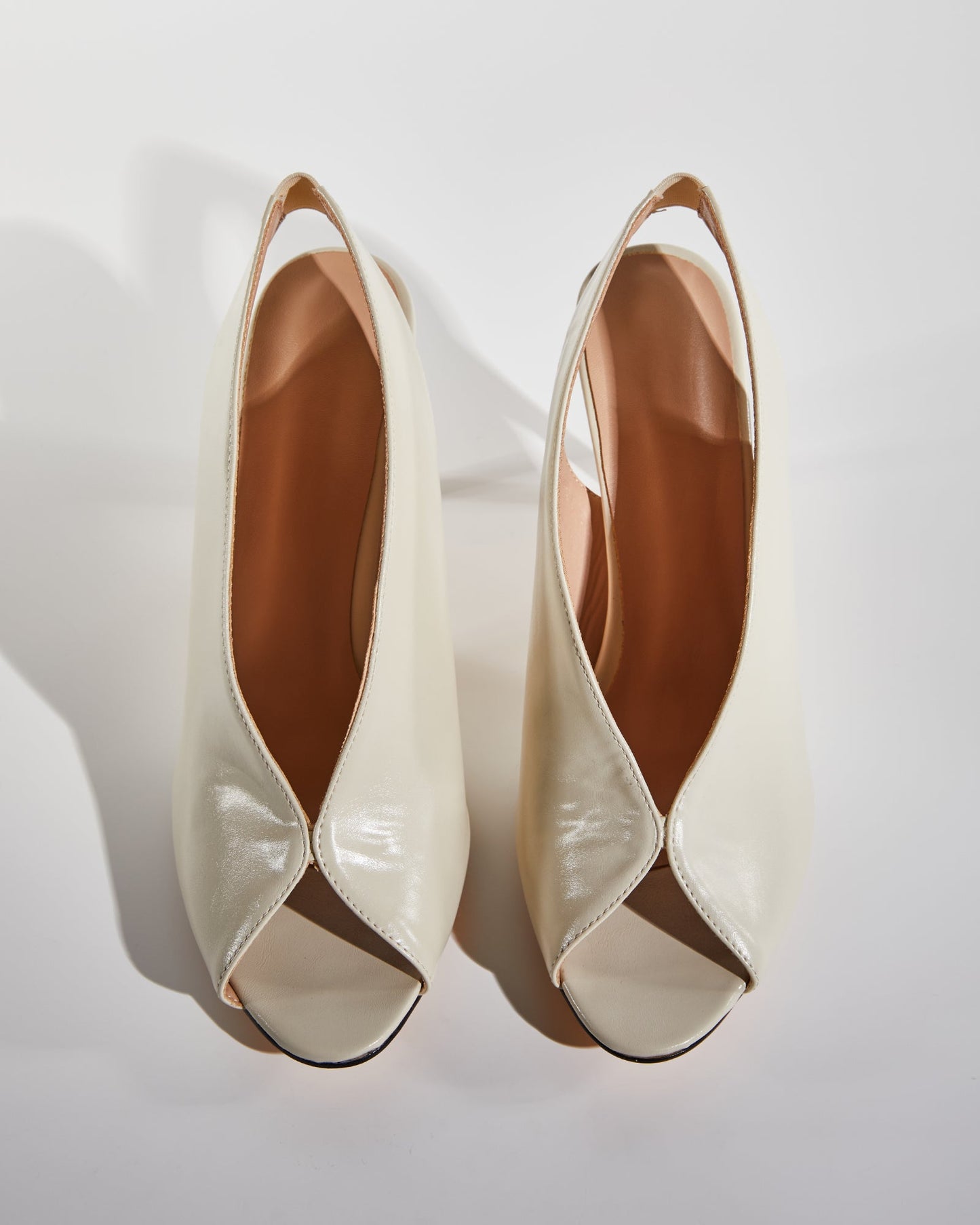 Seiko Fish Mouth Slingback Pumps In White