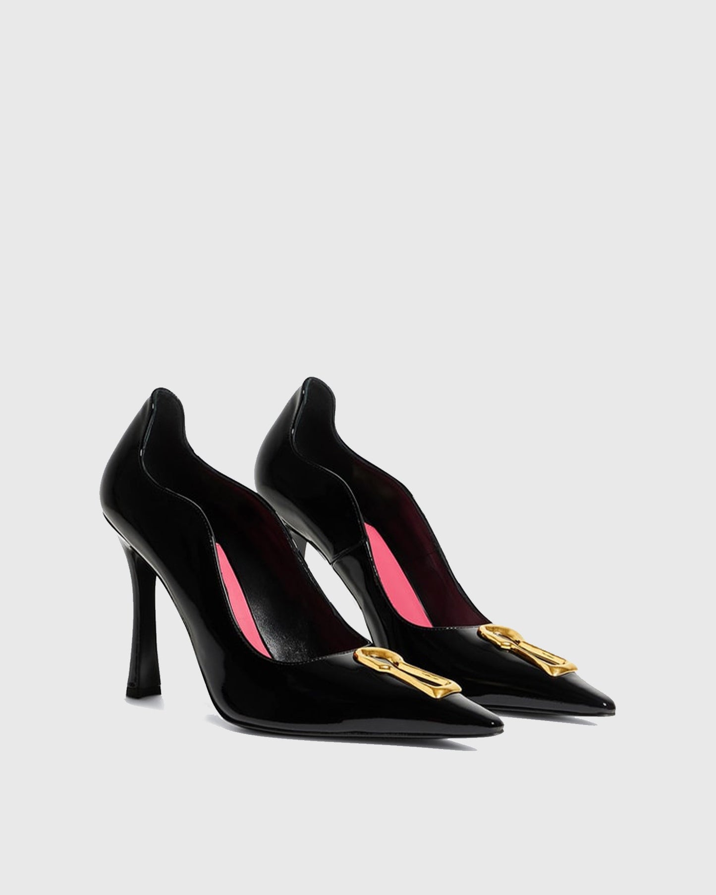 Yadira Metal Keyhole Pumps