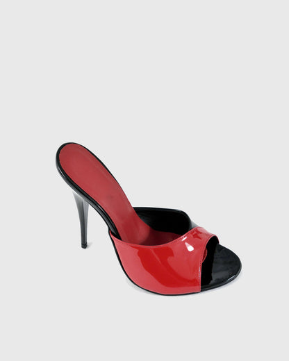 Yamka Red & Black Colorblock Slippers