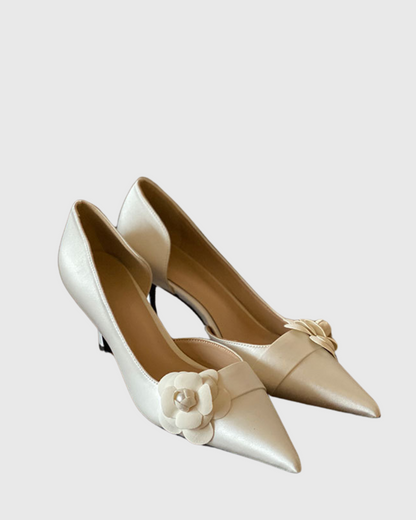 Zadie Flower Irregular  Pumps In White