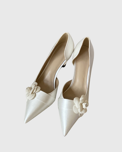 Zadie Flower Irregular  Pumps In White