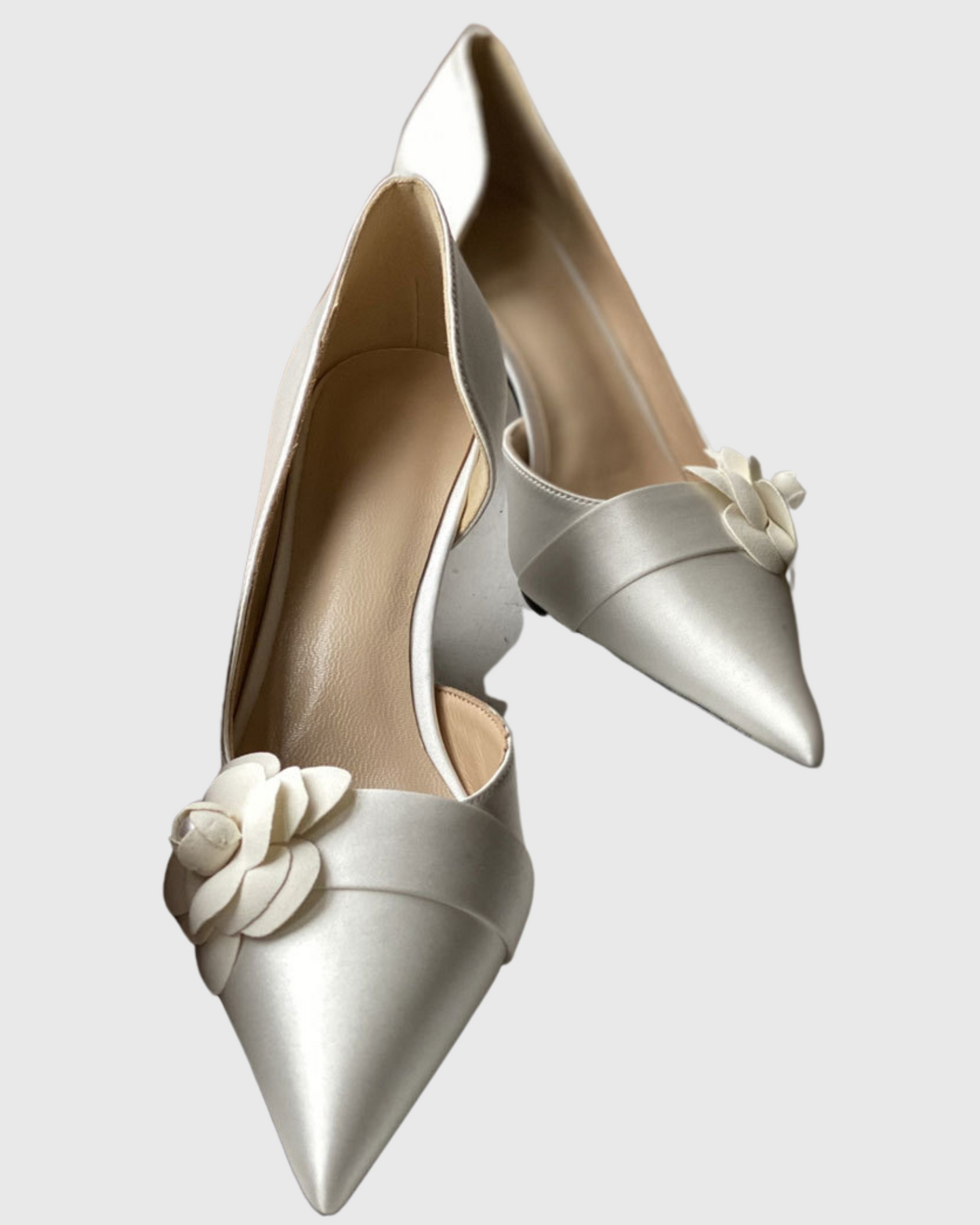 Zadie Flower Irregular  Pumps In White