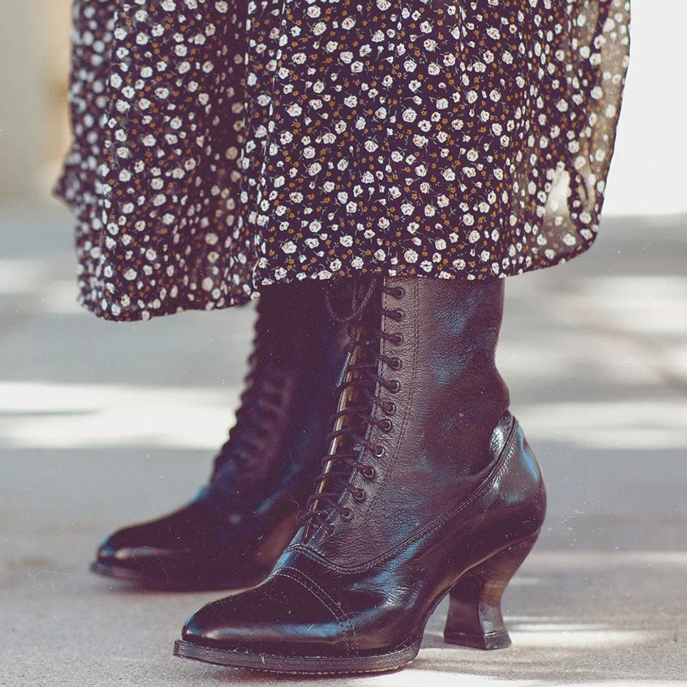 Vintage Lace-Up Almond Toe Spool Heel Mid Calf Boots in Black