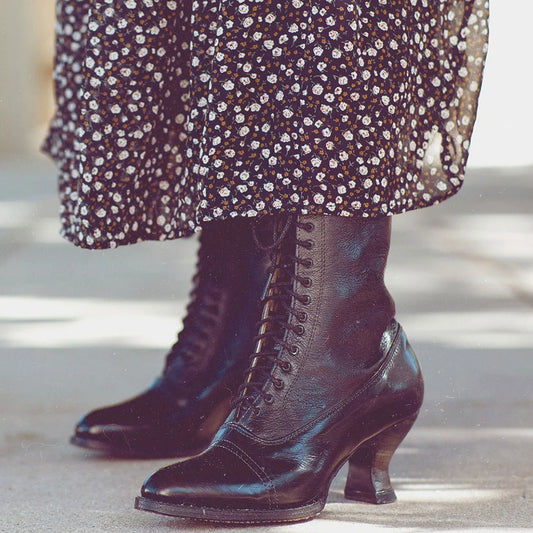 Vintage Lace-Up Almond Toe Spool Heel Mid Calf Boots in Black