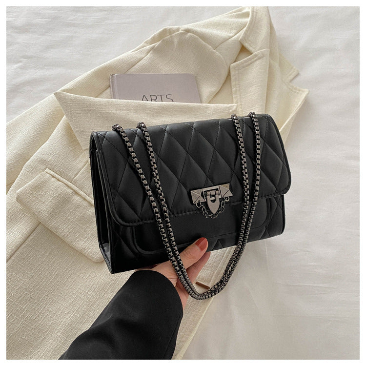 Sac à bandoulière carré vintage avec chaîne en diamant 