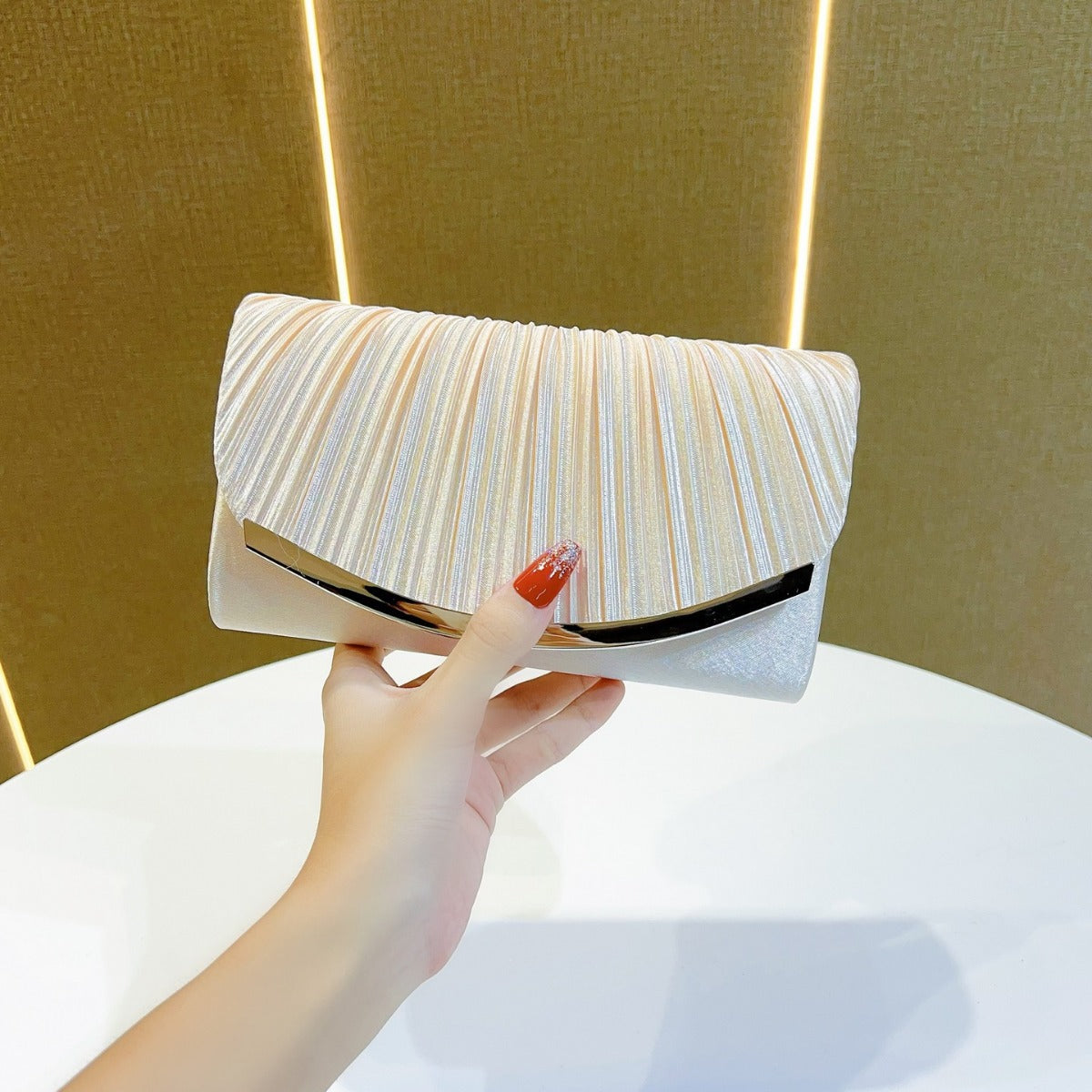 Women Fashion Simple Solid Color Pleated Chain Evening Bag
