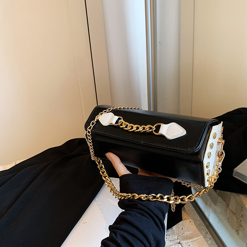 Sac à bandoulière élégant avec chaîne 