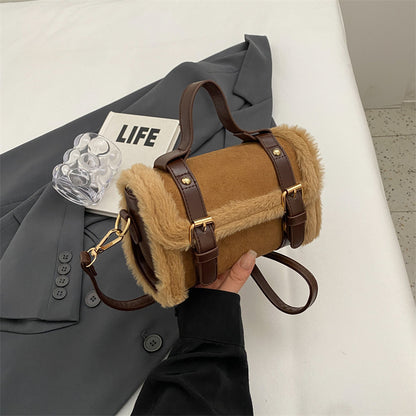 Sac à bandoulière tendance en peluche avec coutures 