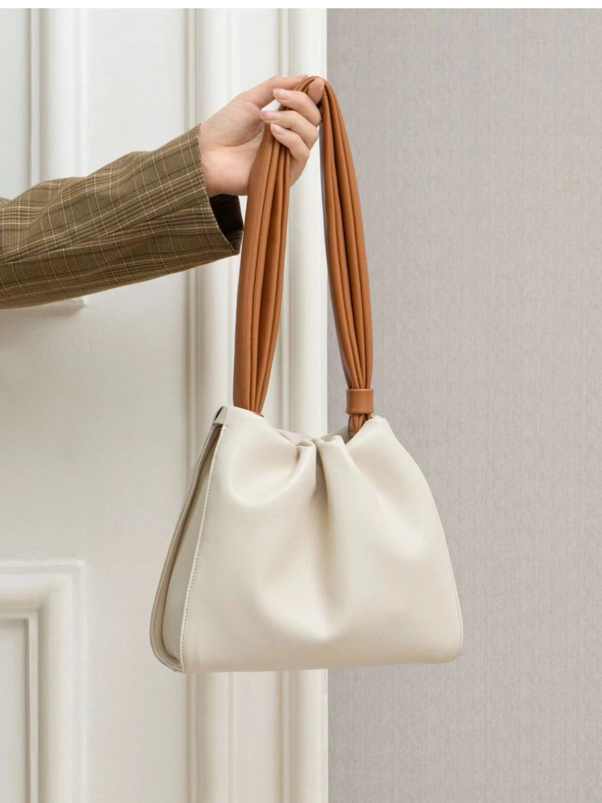 Women Fashion Pleated Color Contrast Cloud Handbag