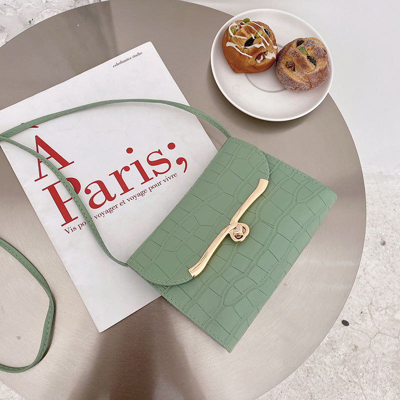 Sac à bandoulière en PU à motif crocodile et boucle à rabat pour femme 